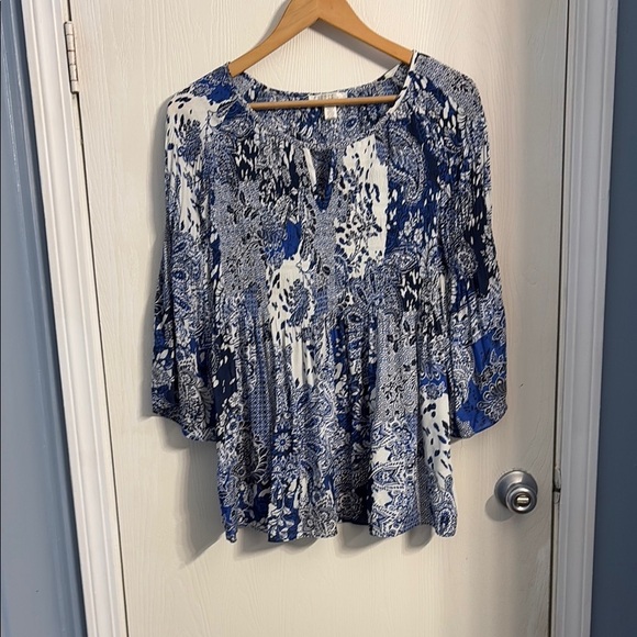 Spense Tops - Spense Blue and White Relaxed Bell Sleeve Top